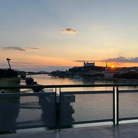 Cozy Emerald Apartament